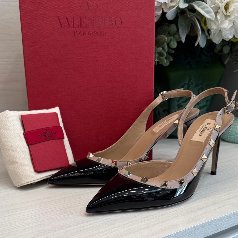 Valentino Garavani Rockstudded Patent Black and Tan Slingback Pump (Size 40.5)